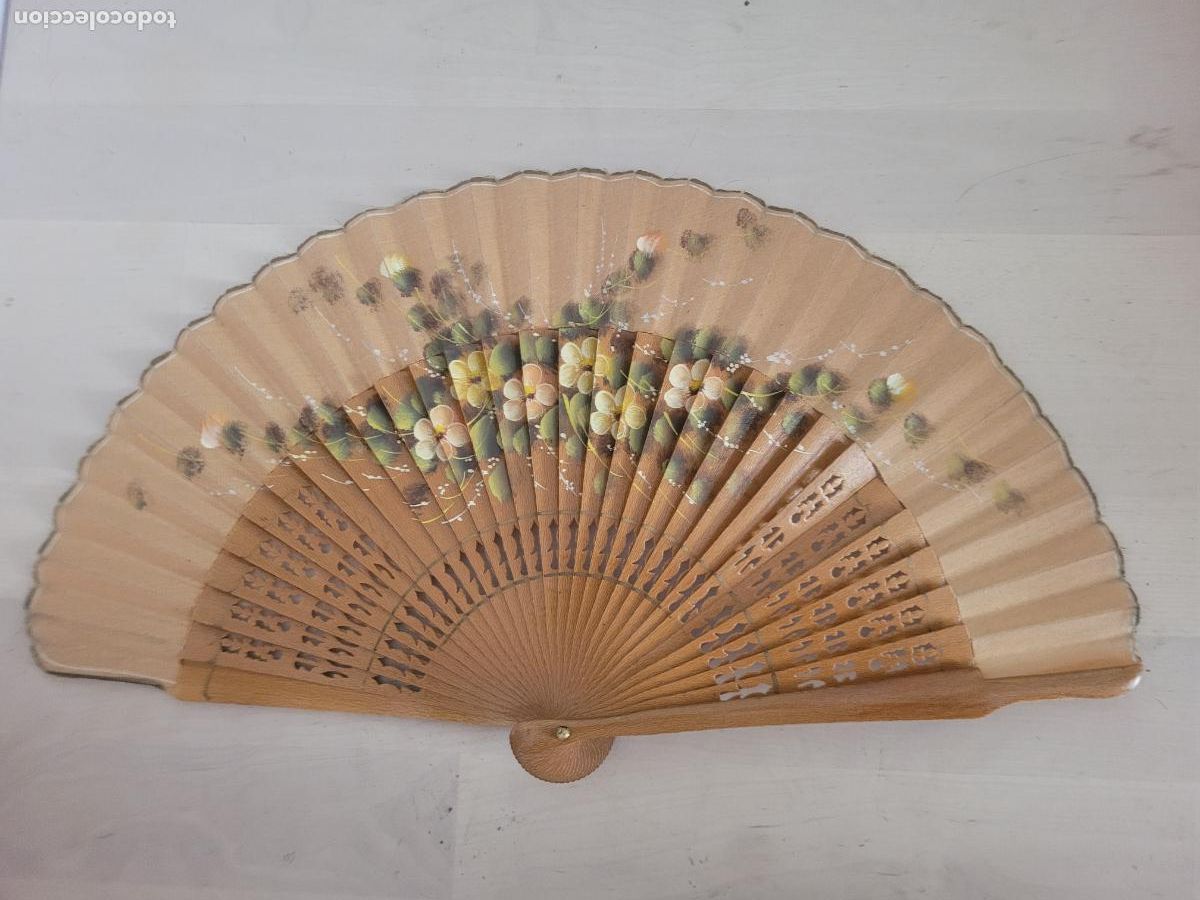 Coleccionismo: abanico espa&ntilde;ol de madera pintado a mano