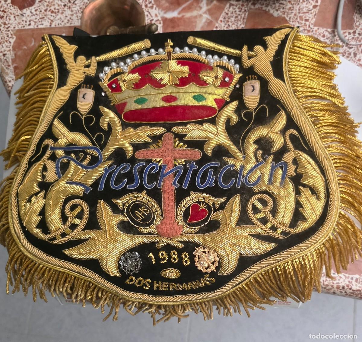 Coleccionismo: Gala o mantolin banda Presentaci&oacute;n de Dos Hermanas, Sevilla