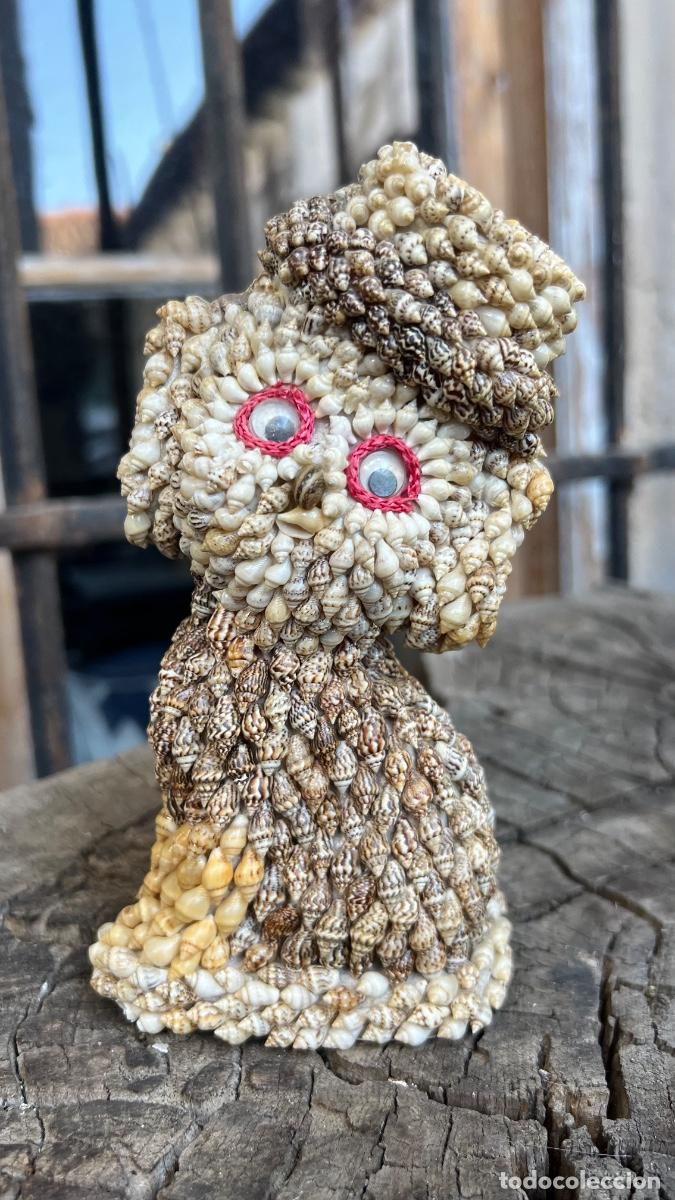 Coleccionismo: Simp&aacute;tico perrito con sombrero hecho de conchas a&ntilde;os 60 17cms