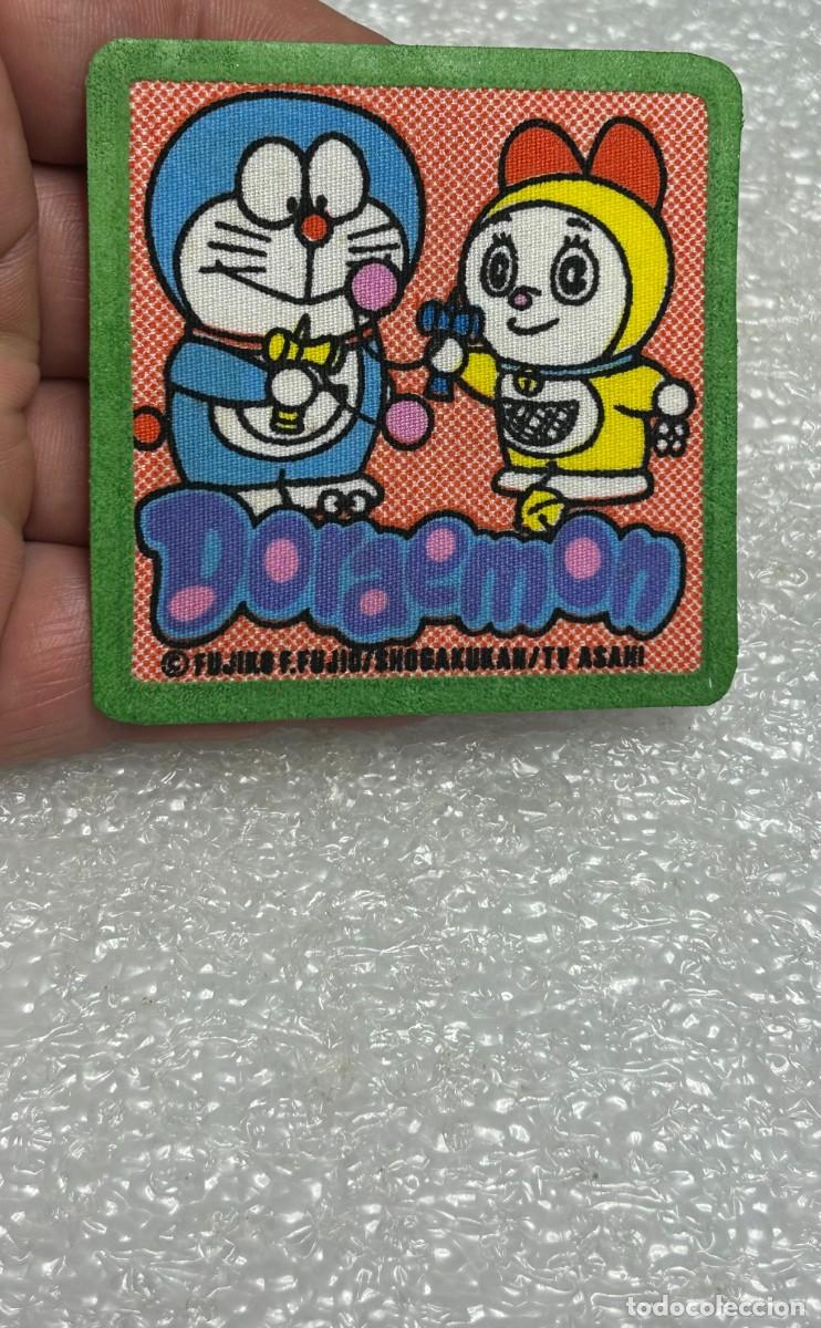 Coleccionismo: 4246.Parche textil cuadrado vintage con los personajes Doraemon y su hermana menor, Dorami