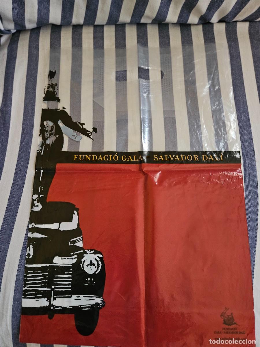 Coleccionismo: Bolsa Grande De Pl&aacute;stico De La Fundacio Gala- Salvador Dal&iacute;, Escrito En Catal&aacute;n.