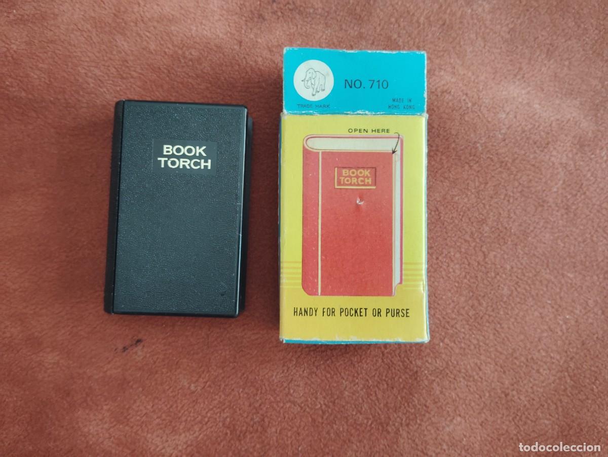 Coleccionismo: LINTERNA CON FORMA DE LIBRO. MUY ORIGINAL -ENVIO INCLUIDO EN EL PRECIO.