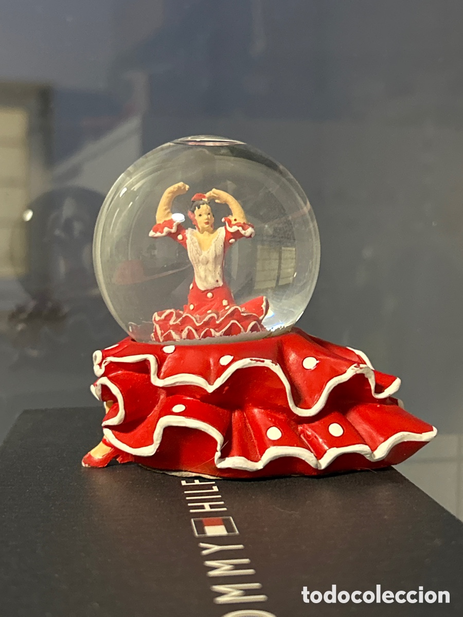 Coleccionismo: Figura bola de cristal con flamenca
