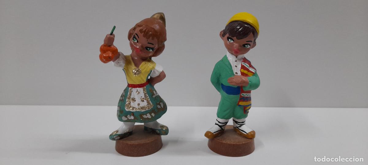 Coleccionismo: PAREJA DE VALENCIANOS CON TRAJE REGIONAL . REALIZADOS POR ALBOROX . TAMA&Ntilde;O GRANDE Y BASE DE PLASTICO