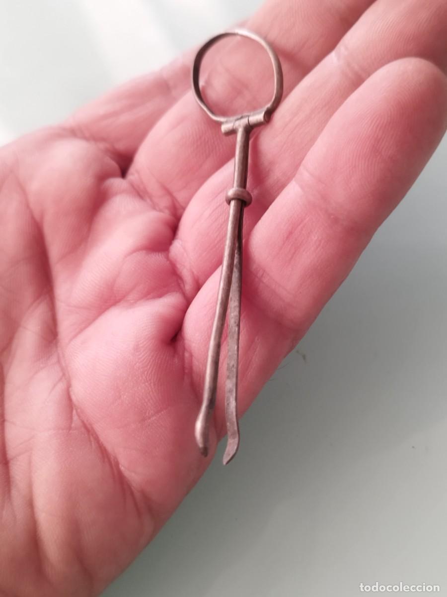 Coleccionismo: pinza portacigarros o pinza para fumar de &eacute;poca antigua (hacia finales del siglo XIX o principios XX