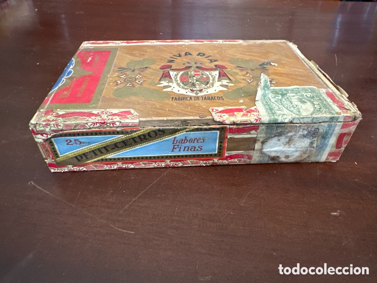 Coleccionismo: CAJA DE PUROS NIVARIA, FERNANDO RODR&Iacute;GUEZ ACU&Ntilde;A- 25 PETIT-CEDROS, LABORES FINAS. DIF&Iacute;CIL!!!.