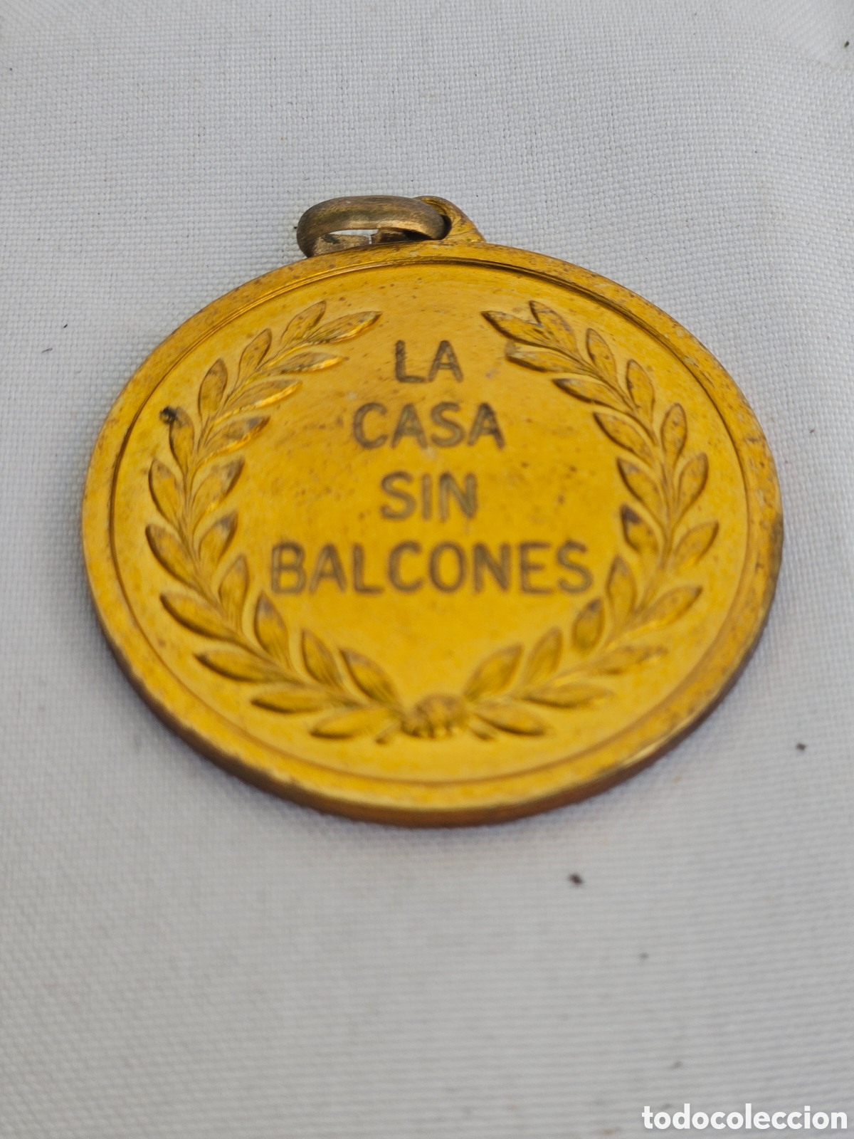 Collecting: MEDALLA LA CASA SIN BALCONES. V CONCURSO NACIONAL CINE AMATER GIRALDILLA. A.F.C.S