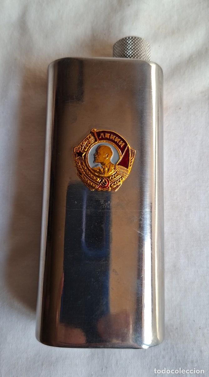 Coleccionismo: Petaca de acero inoxidable decorado con el emblema de la Orden de Lenin.