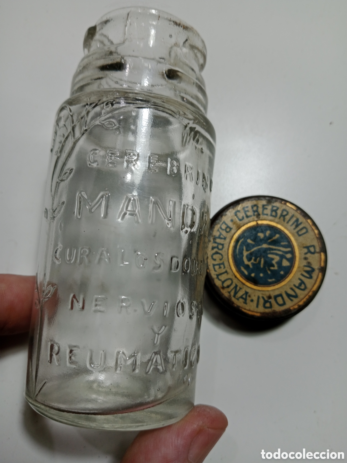 Coleccionismo: FRASCO CEREBRINO MANDRI . RELIEVE . FARMACIA