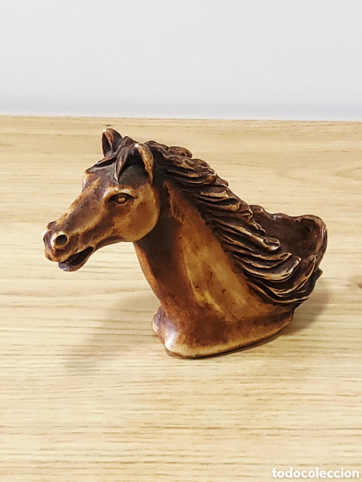 Coleccionismo: Antiguo reposapipas individual cabeza de caballo. Resina imitaci&oacute;n madera. A&ntilde;os 60. Tipo Comoy's