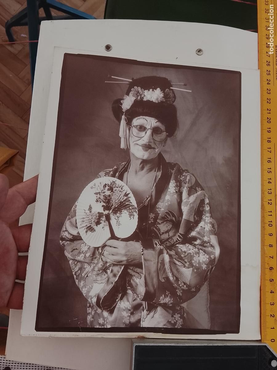 Coleccionismo: lamina fotografica cadiz carnaval . disfraz personaje del carnaval , medidas en foto