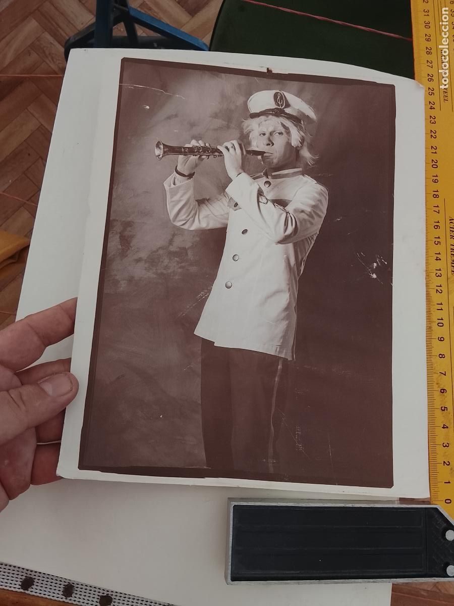 Coleccionismo: lamina fotografica cadiz carnaval . disfraz personaje del carnaval , medidas en foto