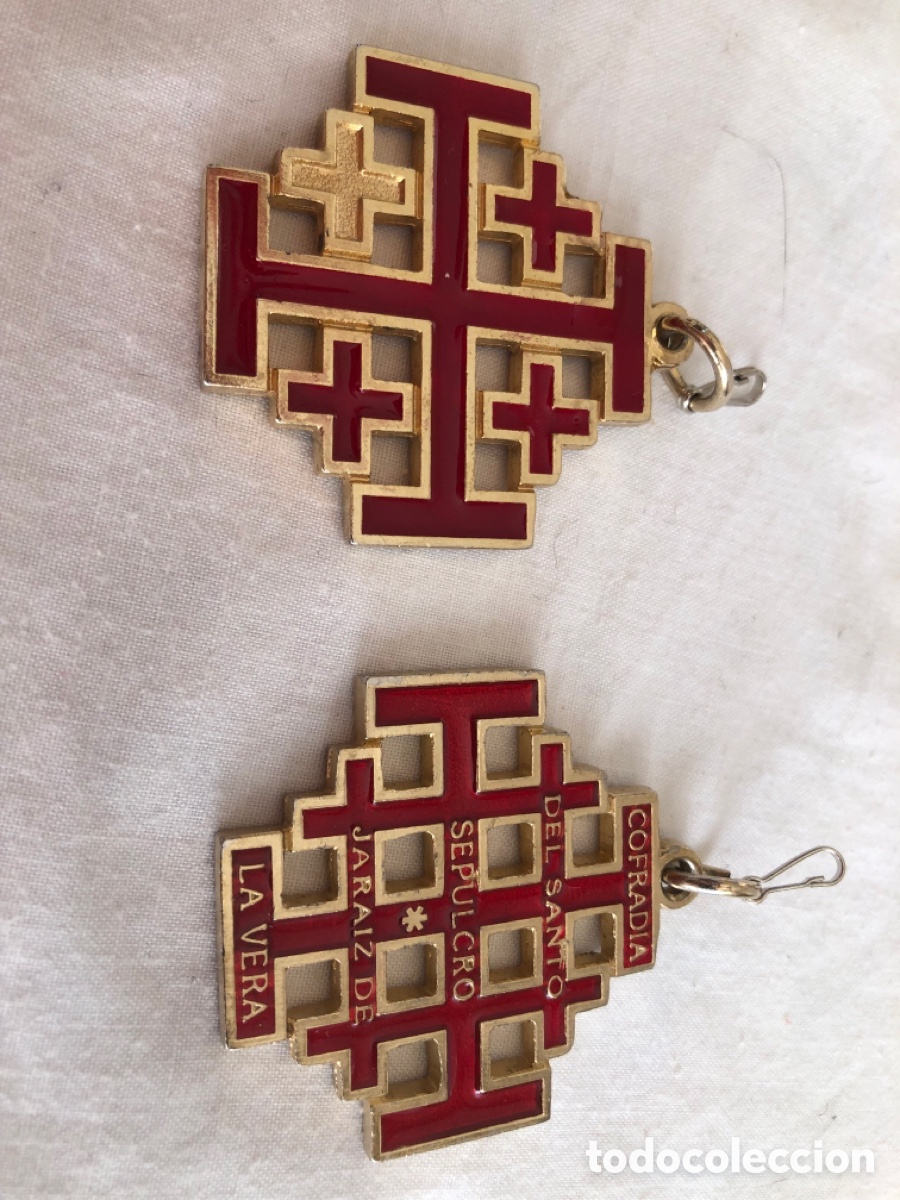 Coleccionismo: Medallas Cruz de Jerusal&eacute;n esmaltadas rojas &ndash; Tierra Santa &ndash; metal dorado &ndash; religiosas
