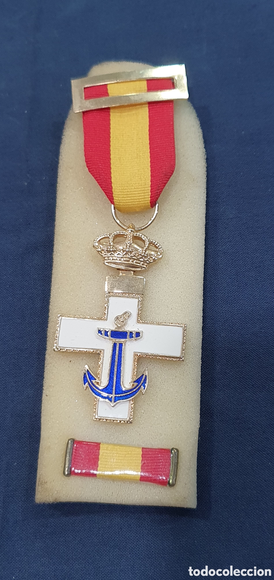 Collecting: Medalla militar naval en esmalte. (L135)