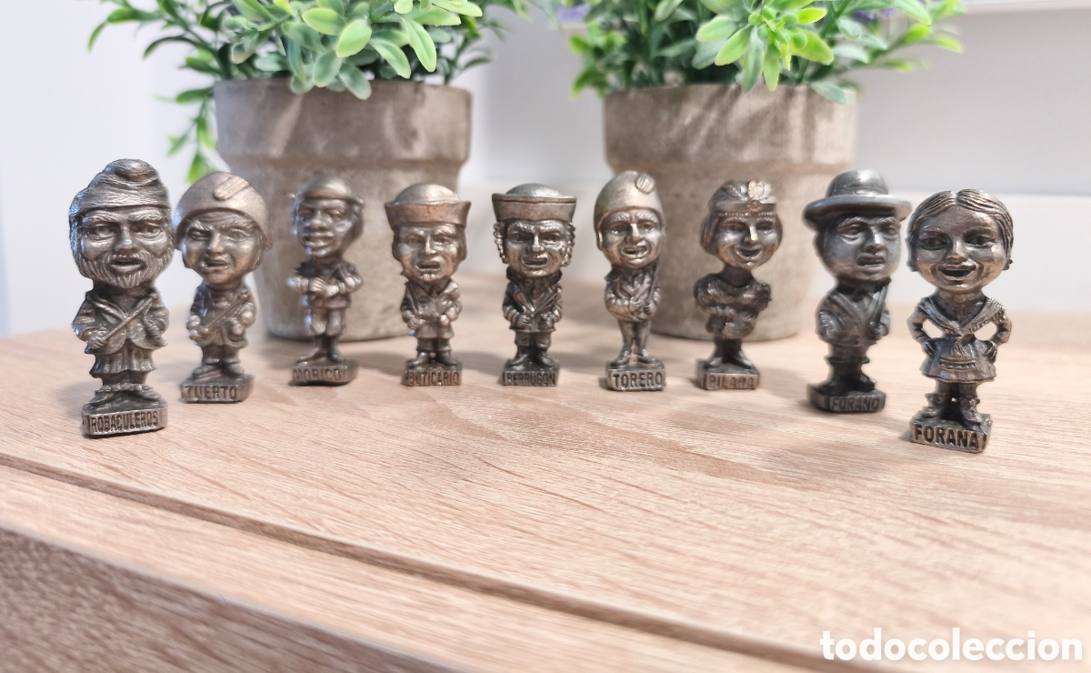 Coleccionismo: Colecci&oacute;n de nueve figuras de los Cabezudos de Zaragoza.