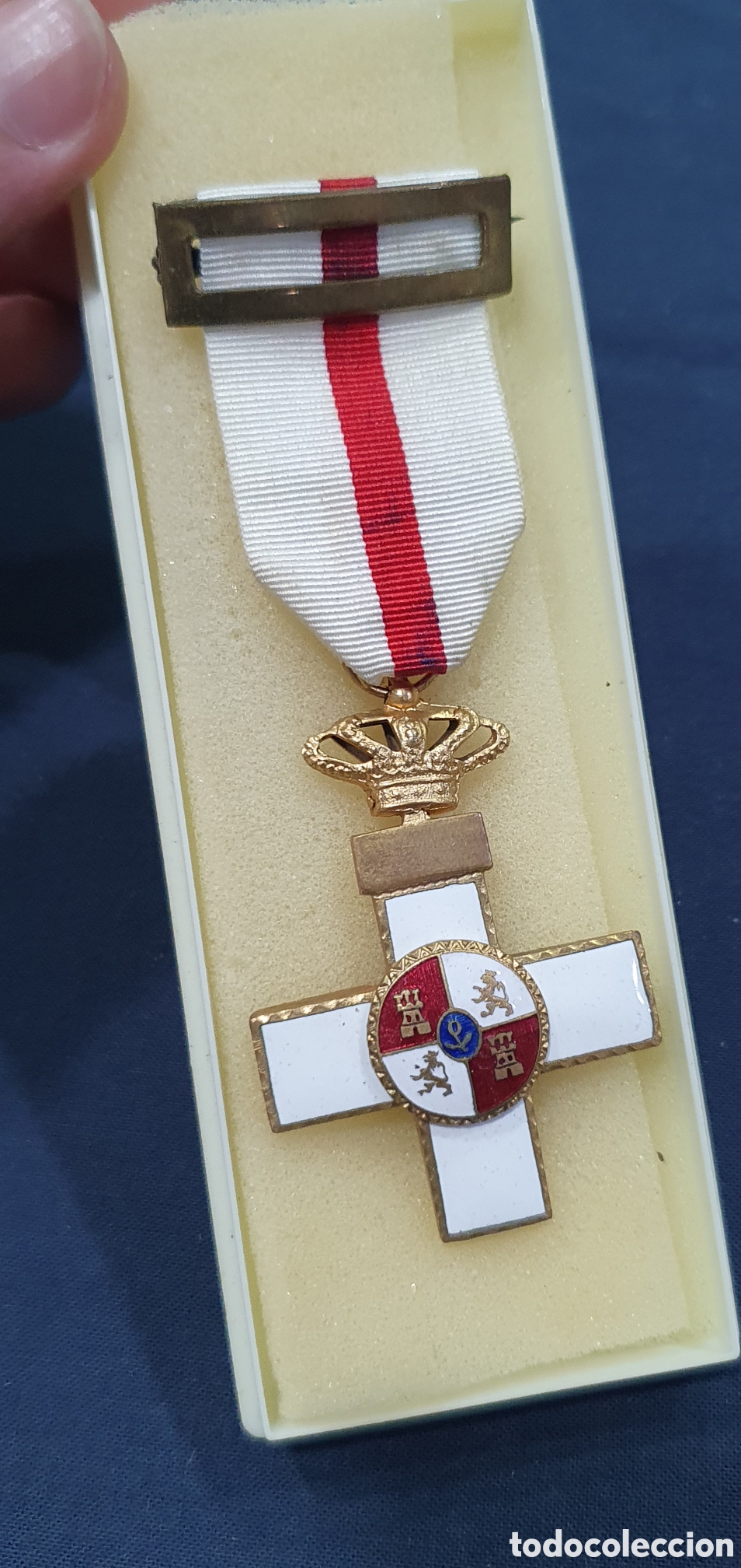 Collezionismo: SALIDA 0.01&euro;. Medalla militar esmaltada distintivo blanco. (L134)