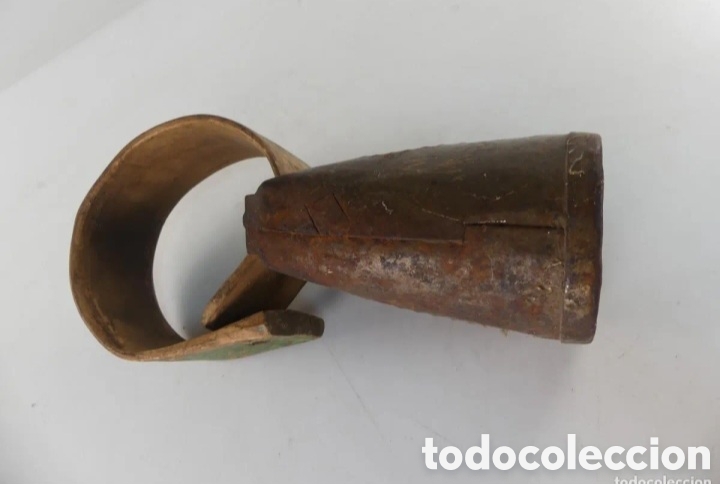 Coleccionismo: Antiguo cencerro con collar - Foto 3