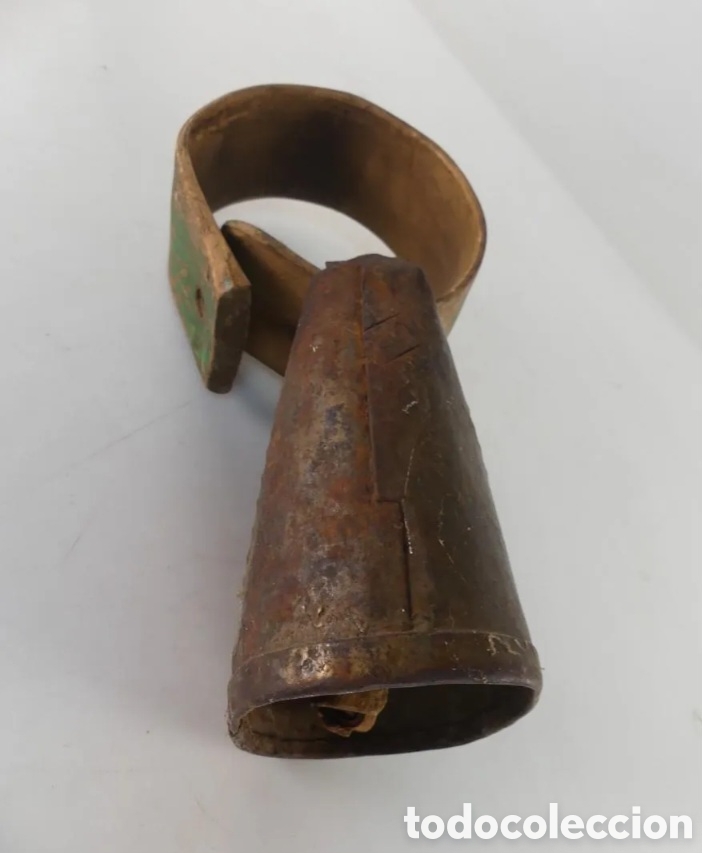 Colecionismo: Antiguo cencerro con collar