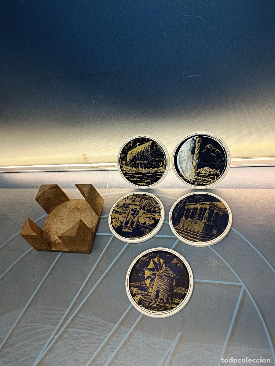Coleccionismo: CONJUNTO DE 5 POSAVASOS, ceramica, SOUVENIR , GRECIA, 9 cm. de diametro