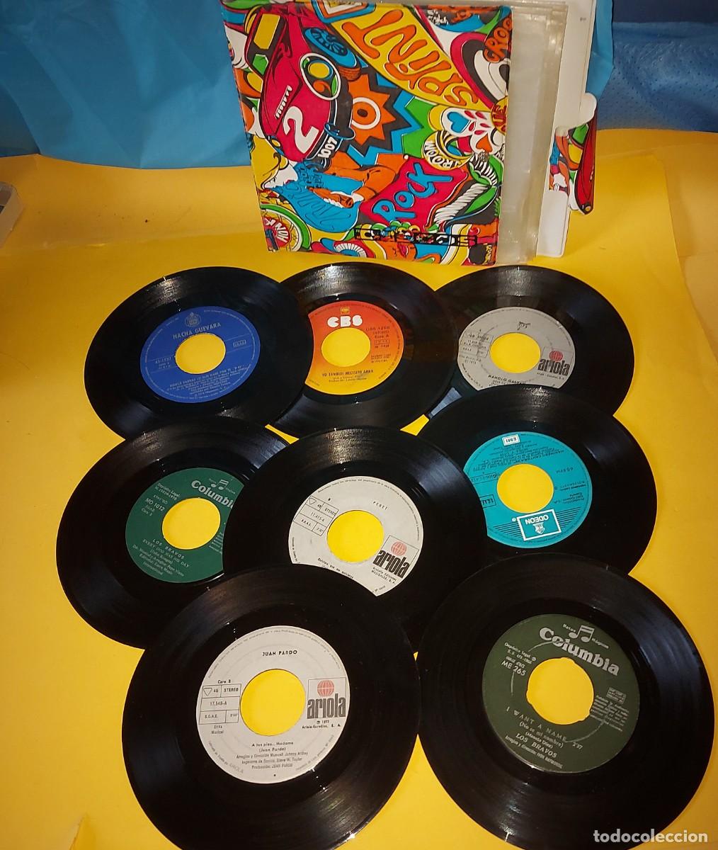 Coleccionismo: PORTADISCOS, ESTUCHE PARA DISCOS SINGLE DE VINILO CON DISCOS,
