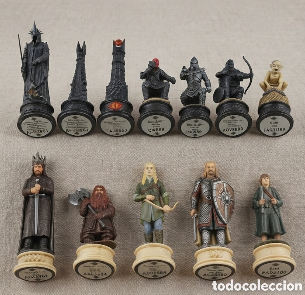 Coleccionismo: 12 piezas ajedrez El Se&ntilde;or de los Anillos (Noble Collection / New Line)