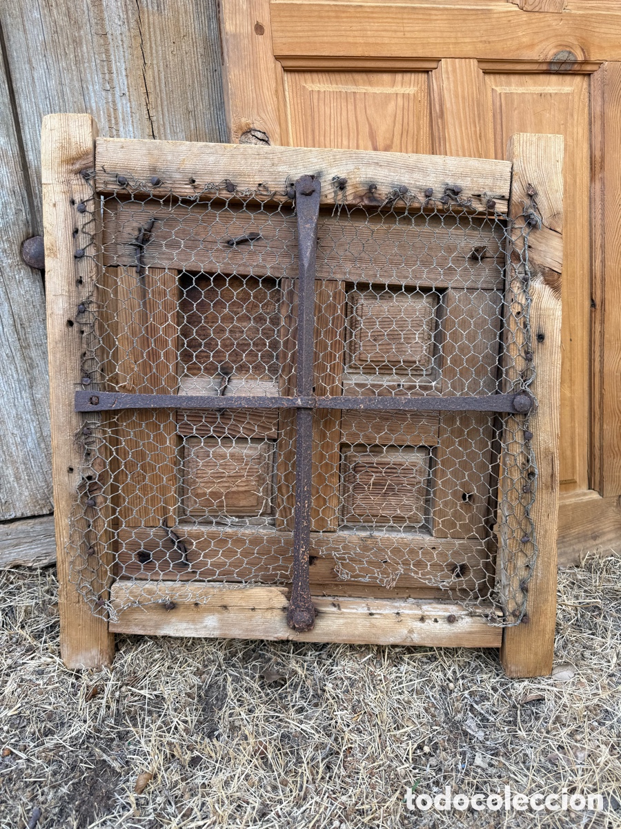 Coleccionismo: Ventana o ventanuco antiguo de cuarterones con reja. Decoraci&oacute;n r&uacute;stica