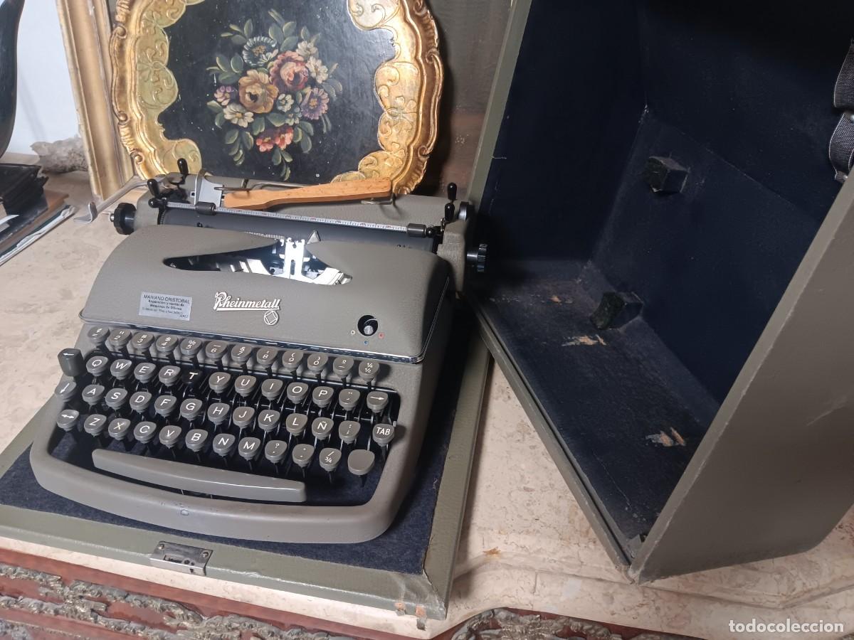 Sammeln: m&aacute;quina de escribir port&aacute;til Rheinmetall modelo KsT, fabricada en Alemania durante la d&eacute;cada de 1950
