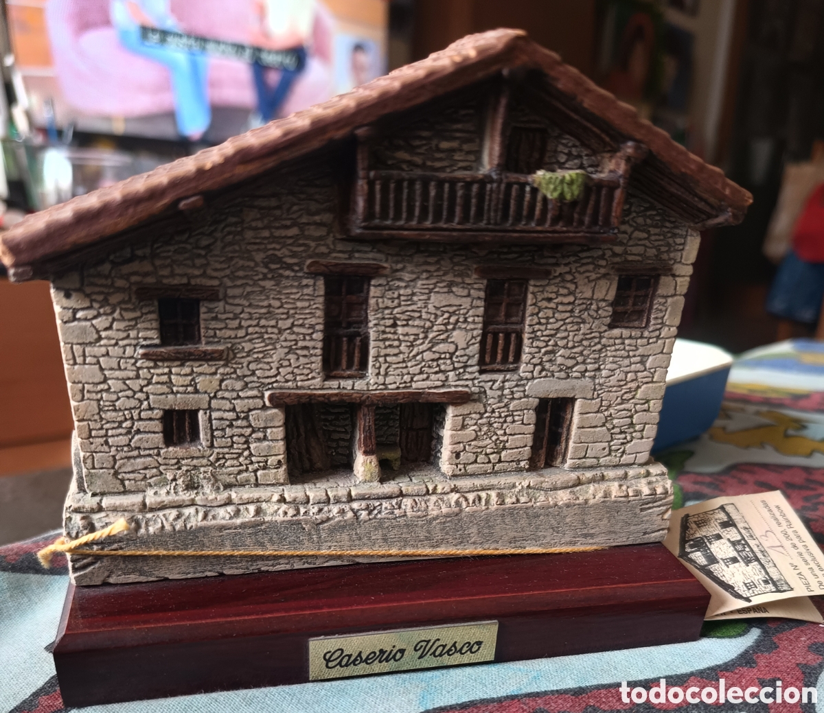Caser&iacute;o vasco maqueta
