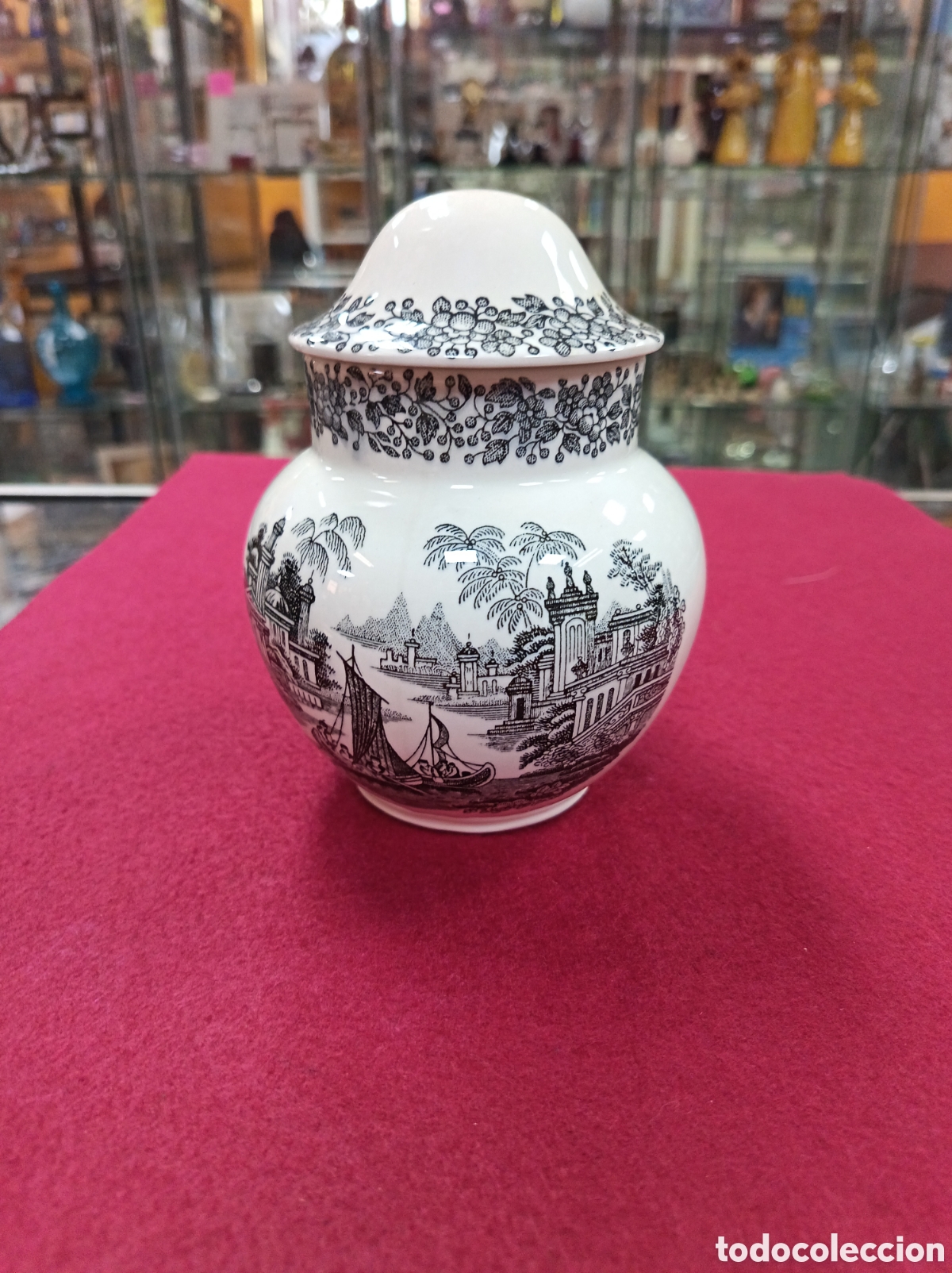 Coleccionismo: Tibor negro, bombonera. La cartuja de Sevilla. Modelo 190