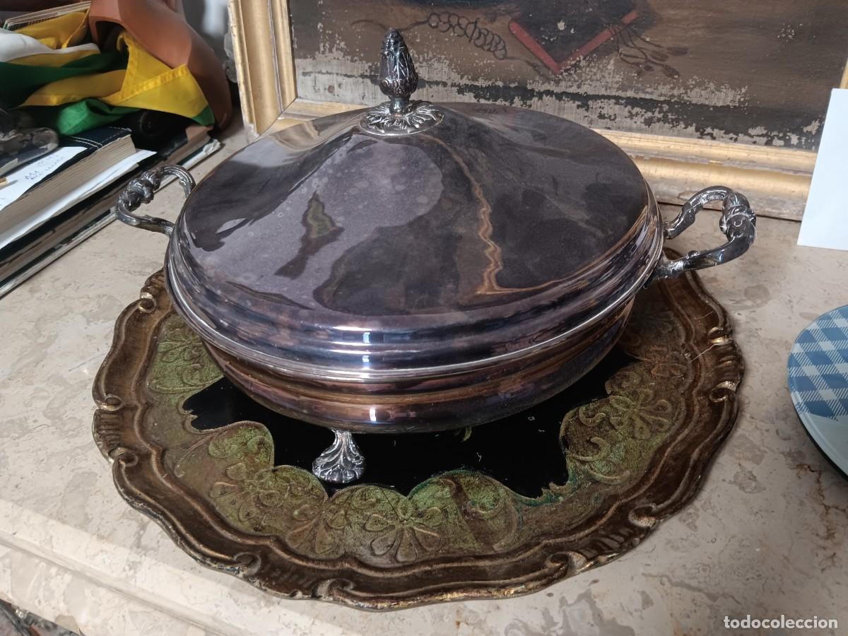 Coleccionismo: fuente cubreplatos o sopera antigua de metal plateado, un elemento cl&aacute;sico de vajilla vintage utiliz