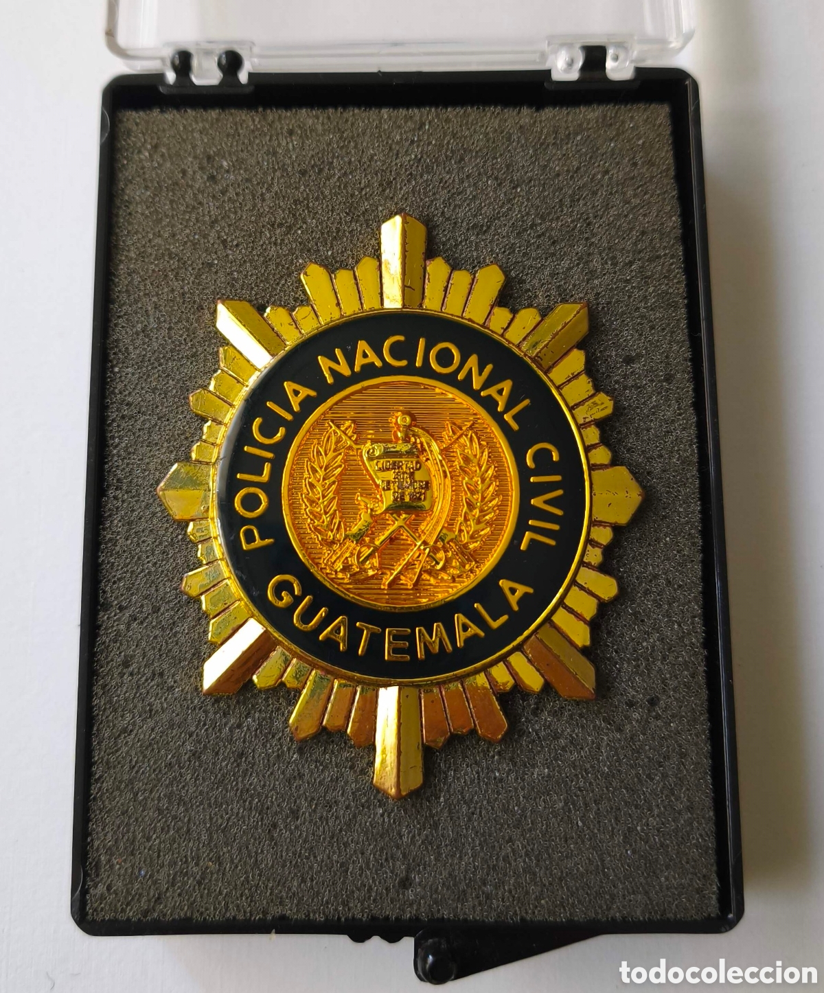 Coleccionismo: Guatemala. Placa de la Polic&iacute;a Nacional Civil