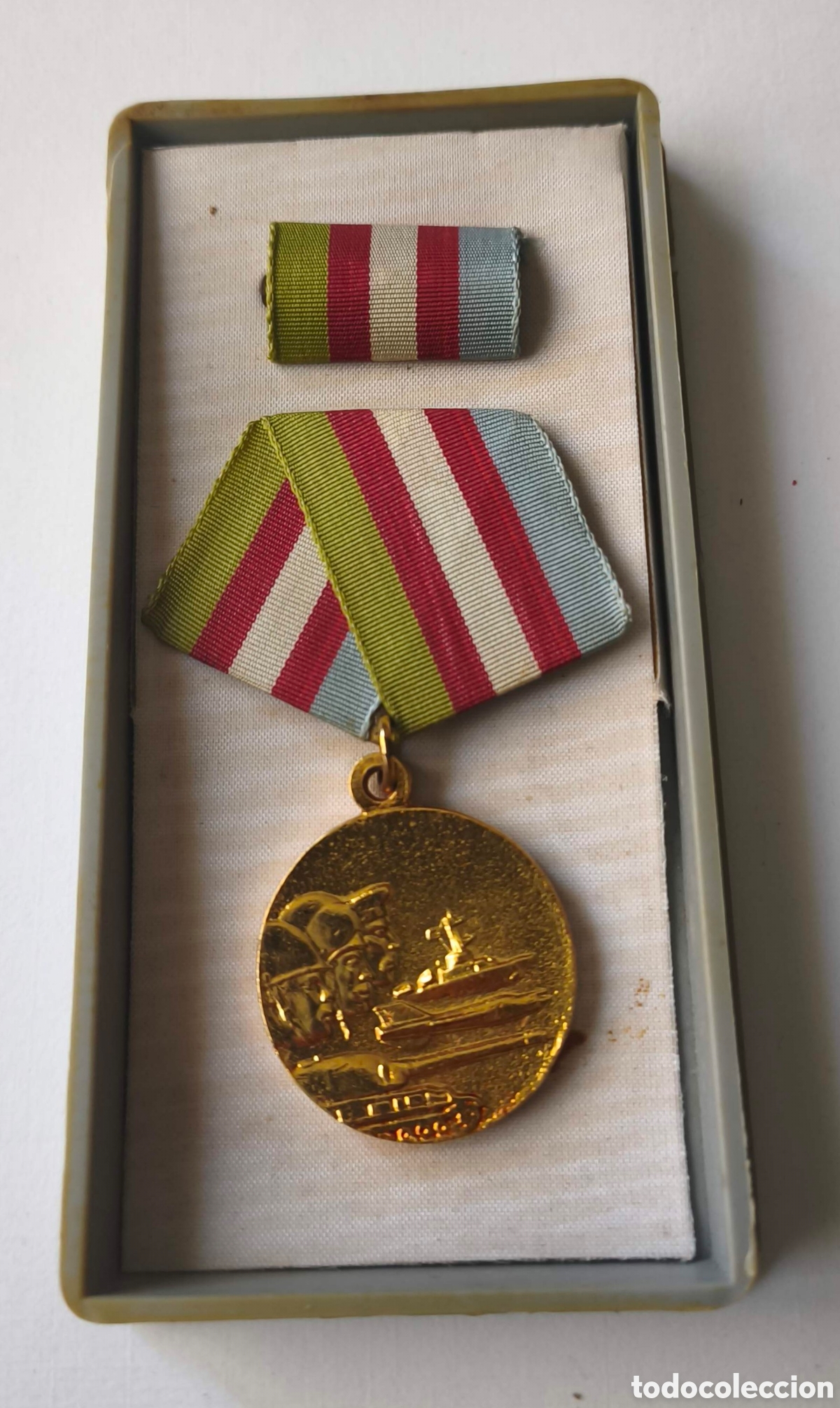 Coleccionismo: Cuba. A&ntilde;os '80. Medalla de honor al Servicio distinguido