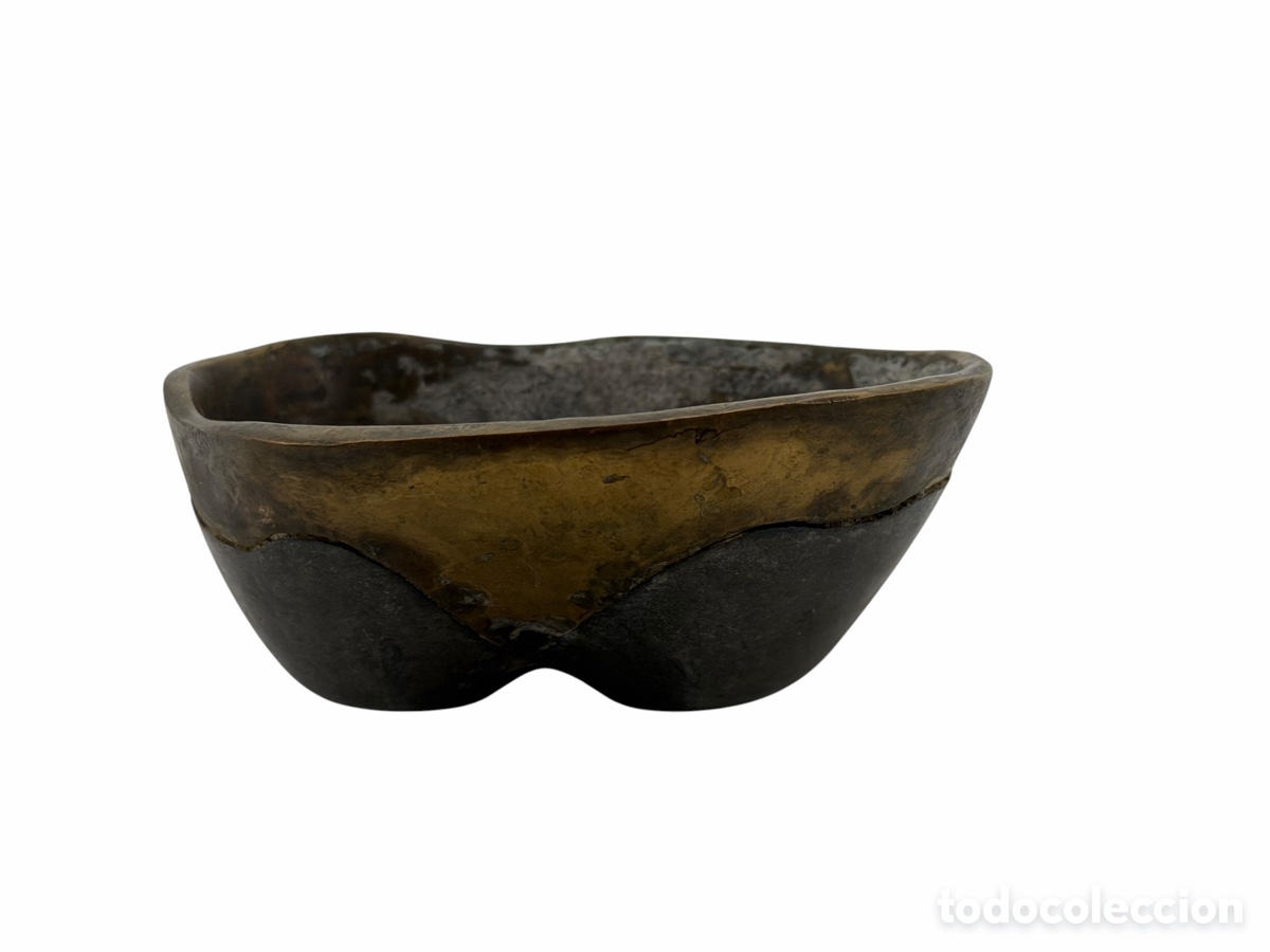Collecting: Cenicero Brutalista de Bronce