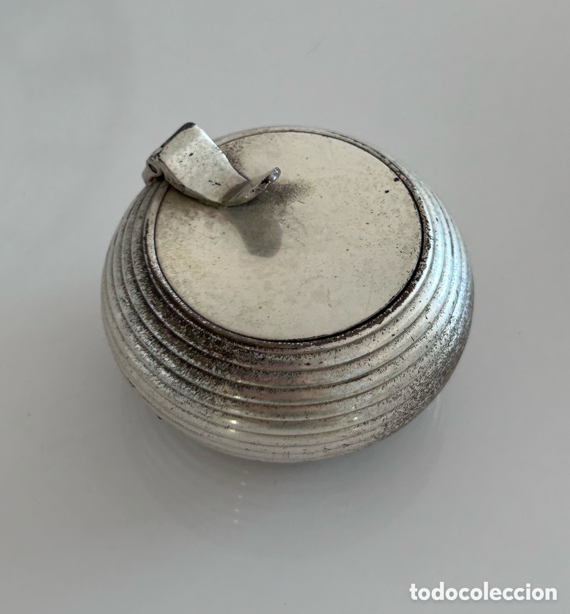 Colecionismo: CENICERO PORT&Aacute;TIL SIA. TAPA PLEGABLE. CAJITA METAL. PESA 180 GR.