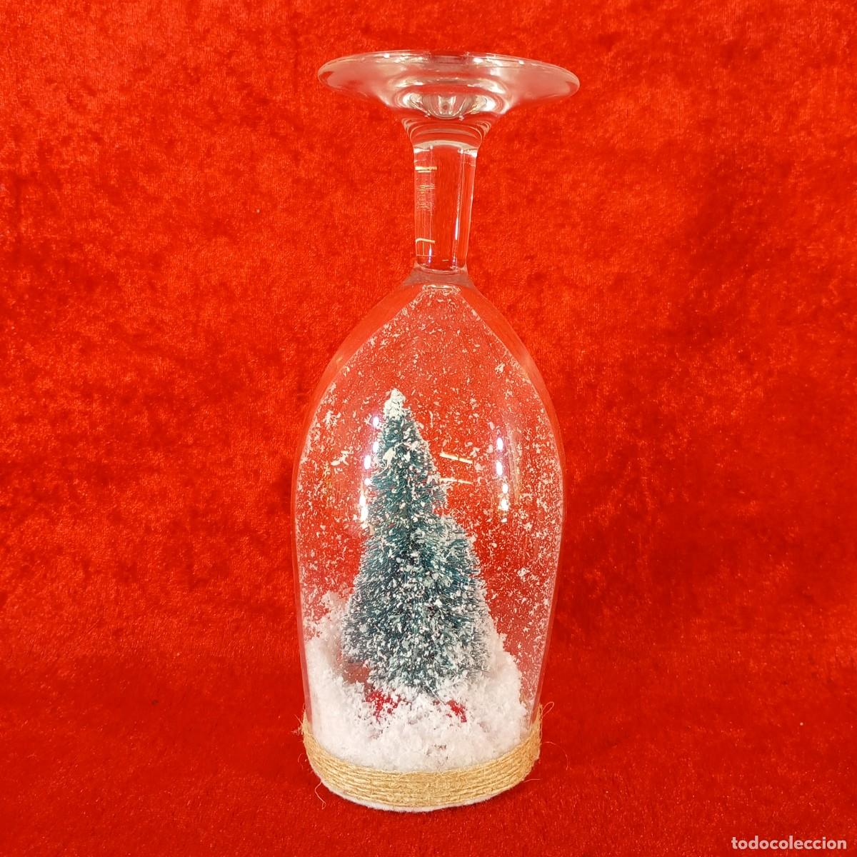 Coleccionismo: PRECIOSA COPA DE VINO - BOLA DE NAVIDAD CON NIEVE - &Aacute;RBOL - PRECIOSA OBRA DE ARTE - 18,5 CM