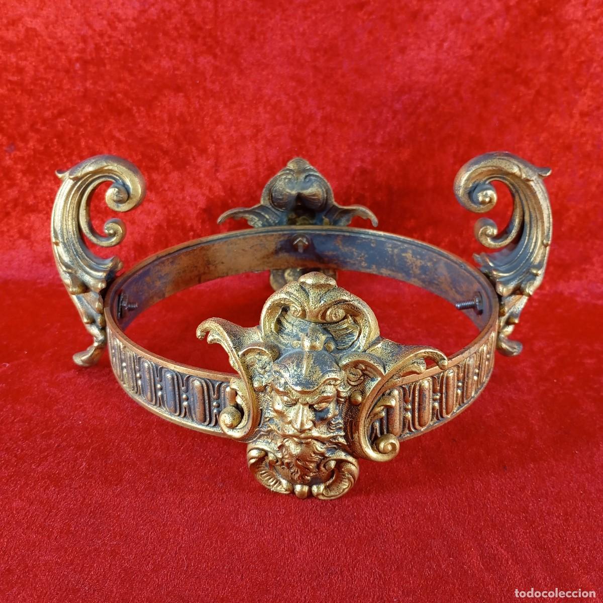 Collectionnisme: PRECIOSA ESTRUCTURA DE BRONCE CON CABEZAS DE SERES MITOL&Oacute;GICOS GRIEGOS - 28 CM