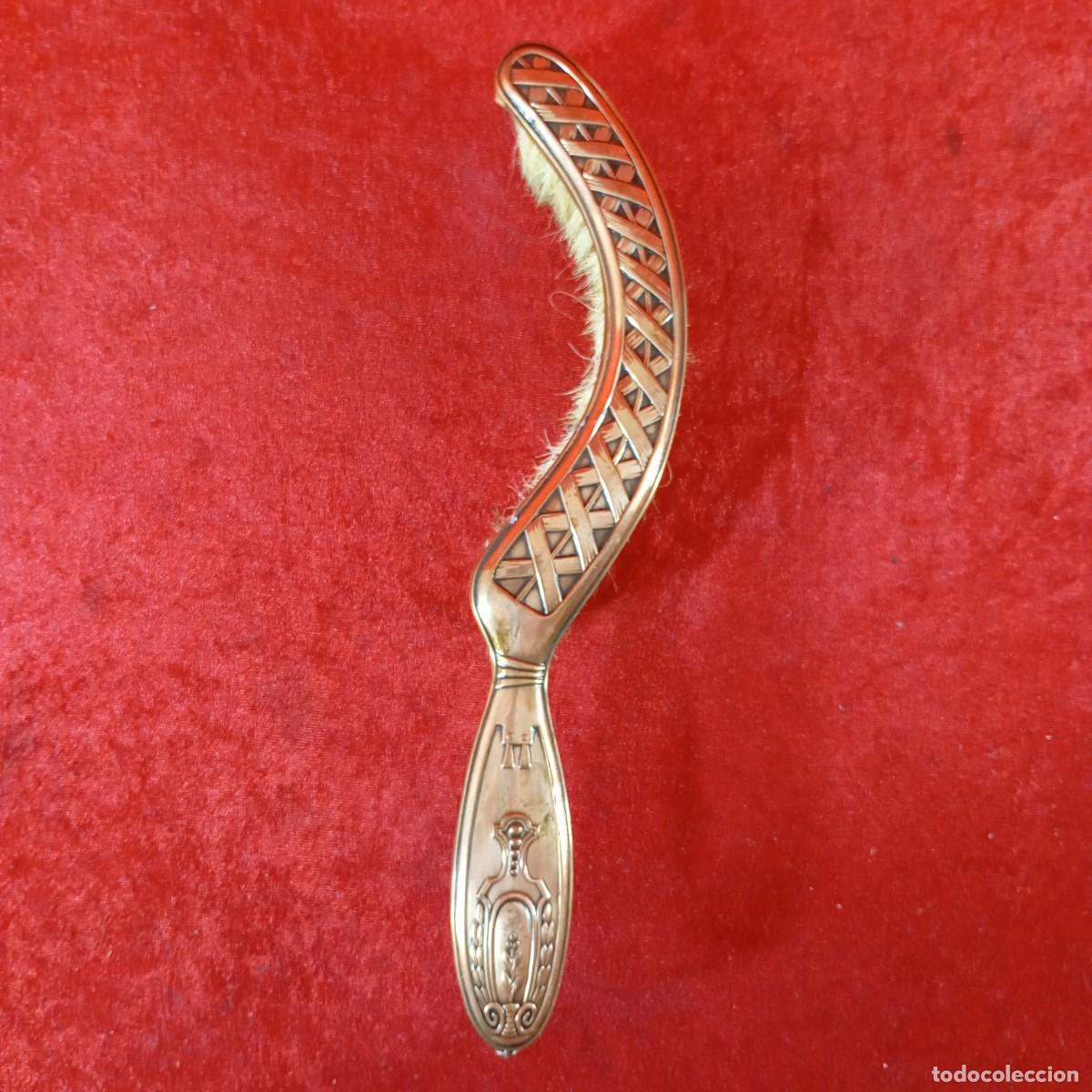 Coleccionismo: PRECIOSA ESCOBILLA PARA RECOGER LAS MIGAS DEL PAN EN LA MESA - PIEZA RARA - 30 CM