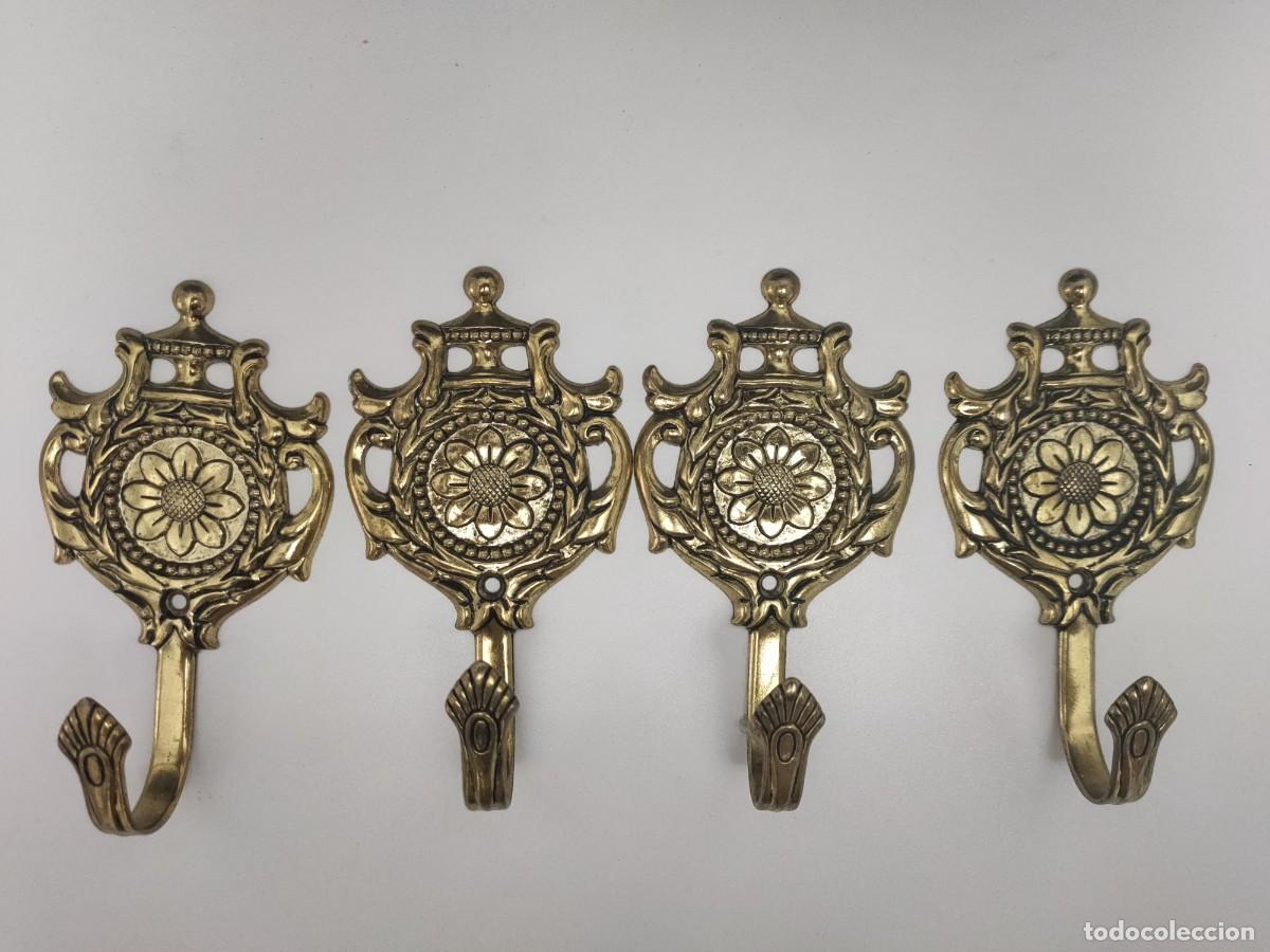 Coleccionismo: 4 Ganchos Cortina Metal Dorado