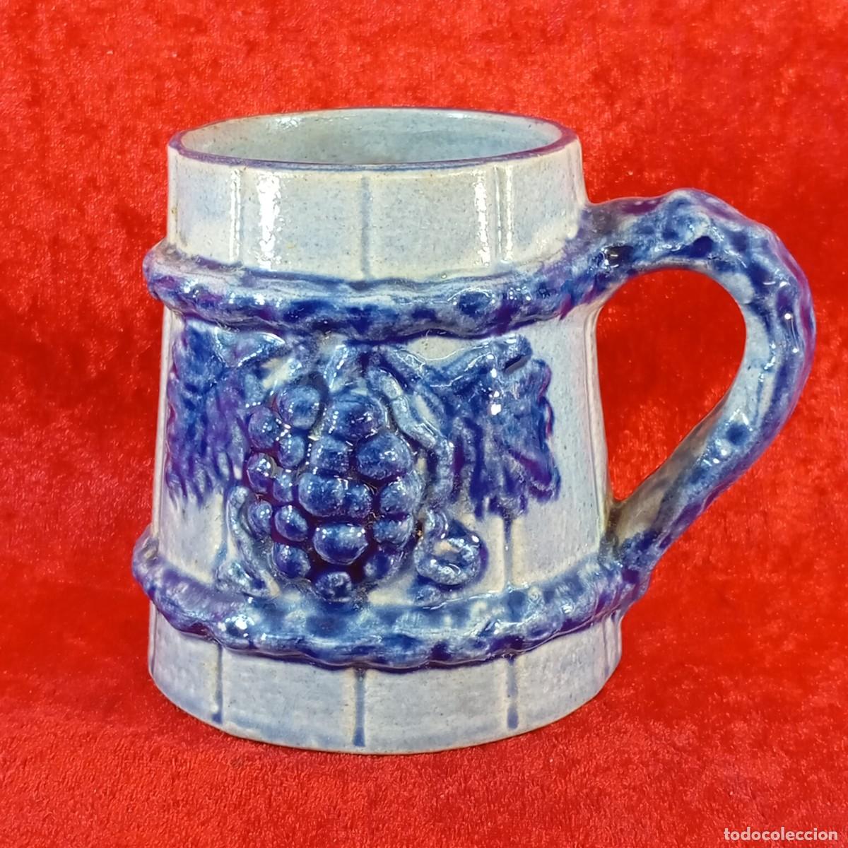 Coleccionismo: JARRA DE CERVEZA - CER&Aacute;MICA POPULAR - VINO - VEREMA - UVAS - RACIMO - 10 X 12 CM