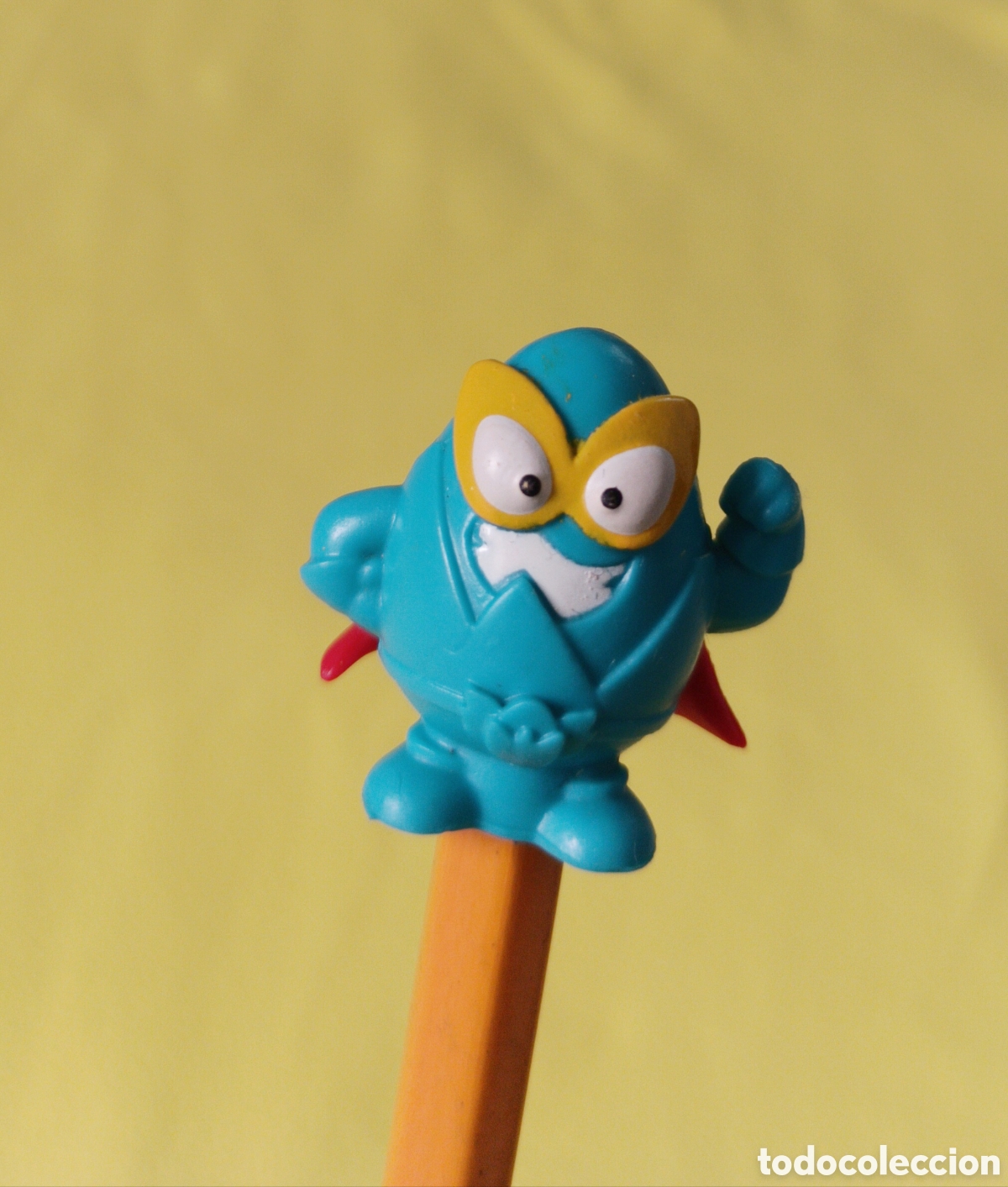Coleccionismo: Figura Egg-Cellent. Serie 1 - CHOCO BATTLE (SuperThings). Topper cubre l&aacute;piz. Buen estado.