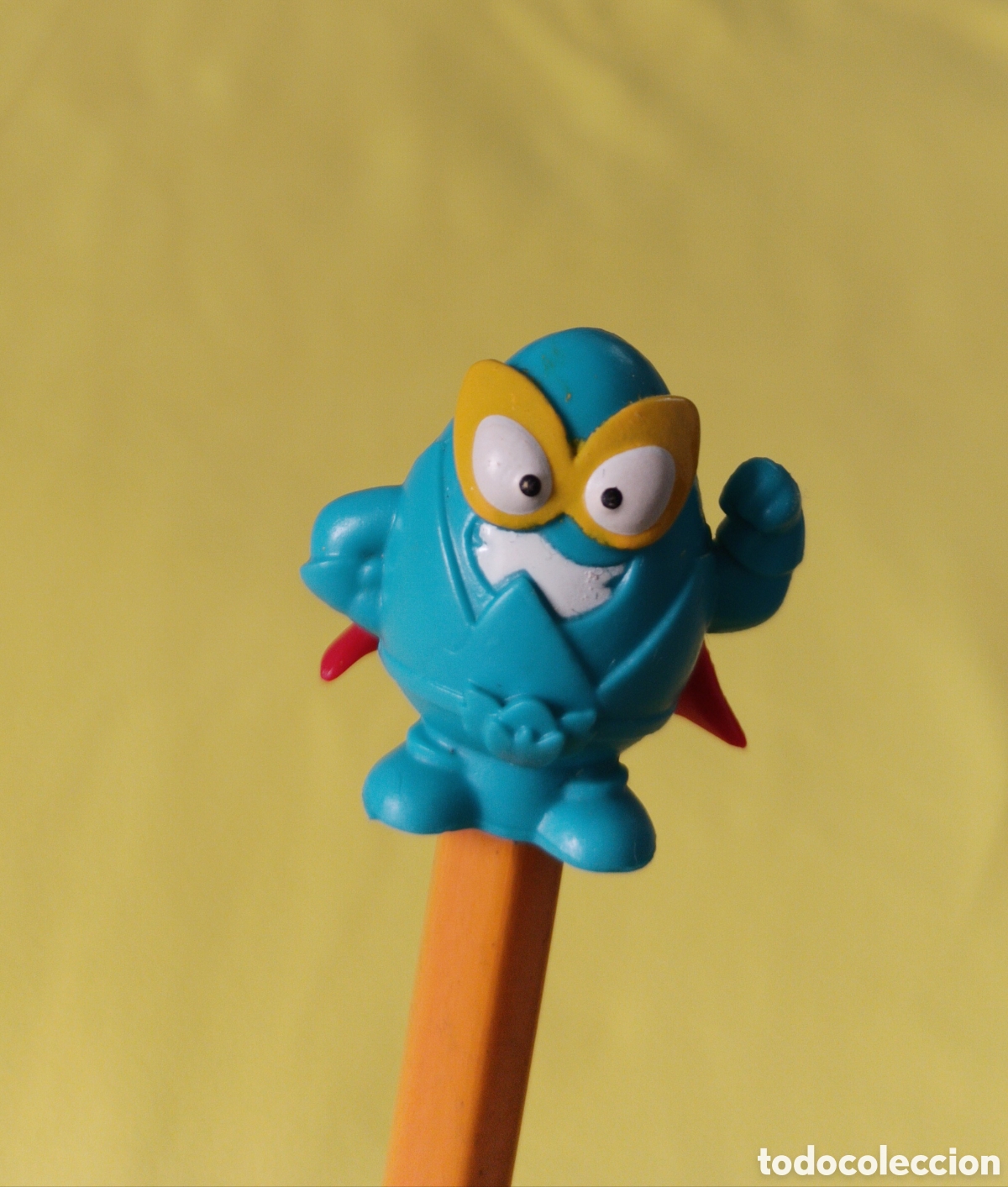 Coleccionismo: Figura Egg-Cellent. Serie 1 - CHOCO BATTLE (SuperThings). Topper cubre l&aacute;piz. Buen estado.