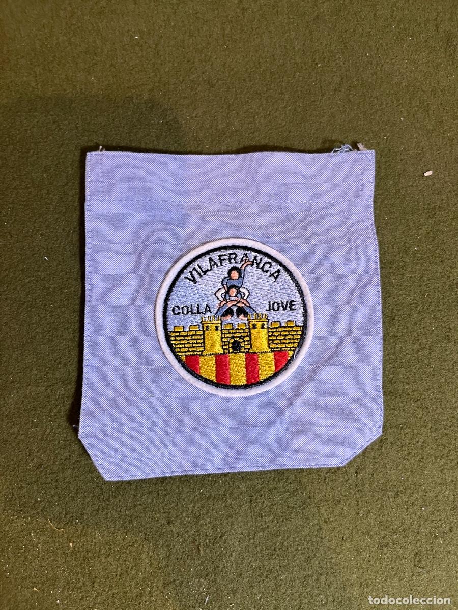 Colecionismo: Bolsillo original de camisa Colla Jove Xiquets de Vilafranca (2010-2025) &ndash; Escudo bordado Blau Oxfor