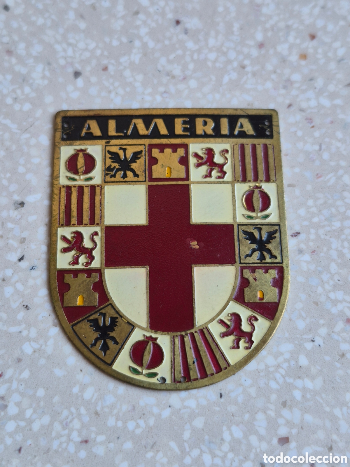 Coleccionismo: PLACA BRAZO OJE - ALMER&Iacute;A - FRENTE DE JUVENTUDES Y FALANGE A&Ntilde;OS 50 - 5.5 X 4.5 cm. - Excelente