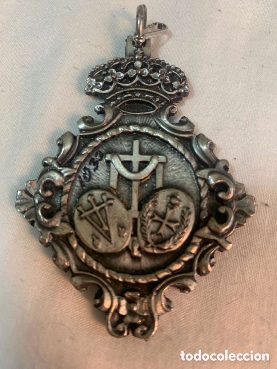 Collezionismo: Medalla religiosa antigua Cristo coronado de espinas &ndash; s&iacute;mbolos de la Pasi&oacute;n &ndash; 7,5 &times; 6 cm