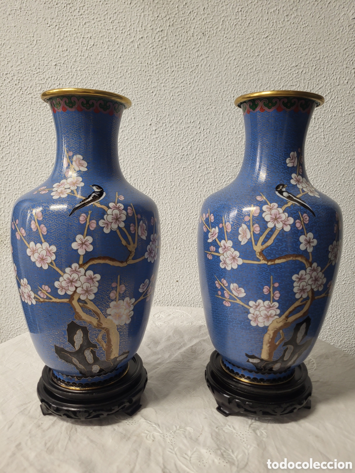 Colecionismo: ANTIGUOS JARRONES CLOISONNE DE GRAN TAMA&Ntilde;O COLOR AZUL MOTIVOS FLORALES