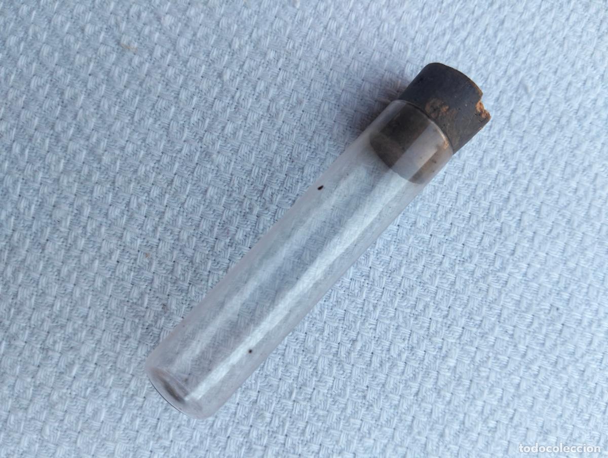 Coleccionismo: Frasco peque&ntilde;o miniatura bote para aguja pastilla medicamento antiguo cristal mini