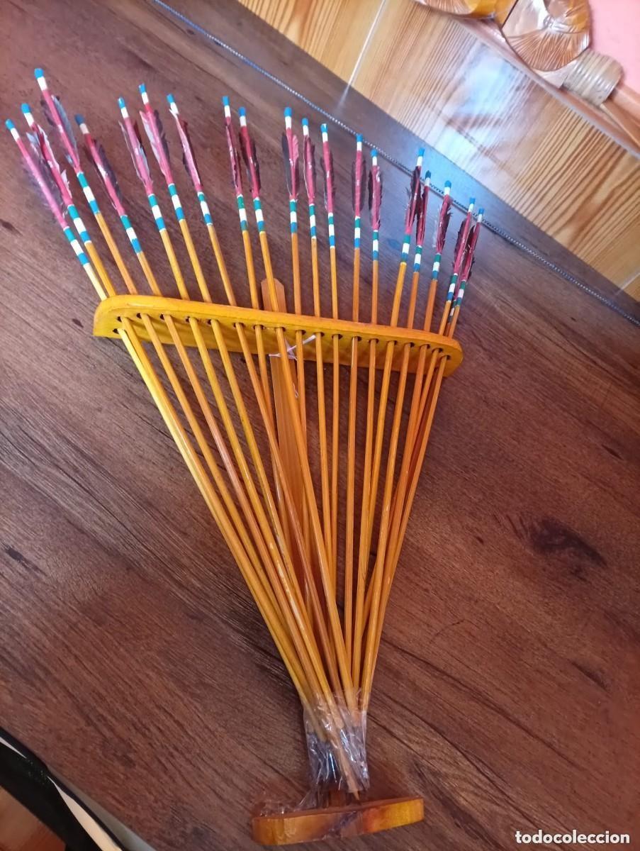 Coleccionismo: arco indio con 20 flechas en soporte de madera - Foto 10