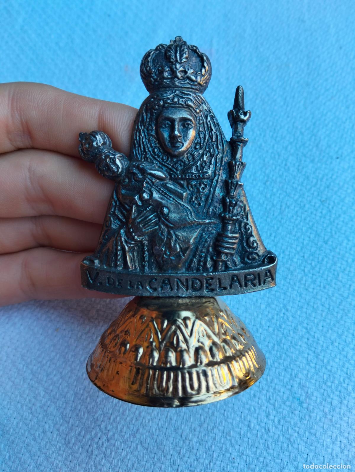Sammeln: Figura forma de campana de metal color plateado y dorado campanilla Virgen de la Candelaria