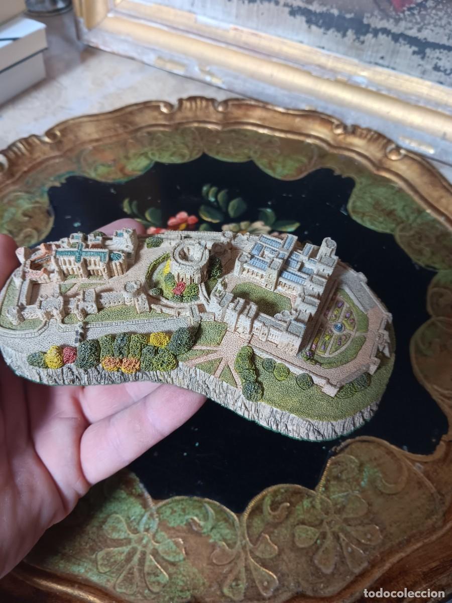 Coleccionismo: miniatura detallada representa al Castillo de Windsor, la famosa residencia de la familia real brit&aacute;