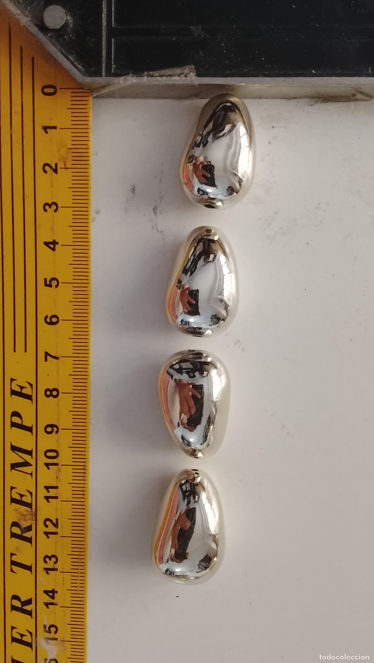 Coleccionismo: 4 PERLAS GIGANTES PLASTICO METALIZADAS PLATEADAS PARA CONJUNTO TRAJE ABALORIO SUPLEMENTO COLGANTE